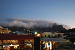1200px-Cloud_and_Table_Mountain